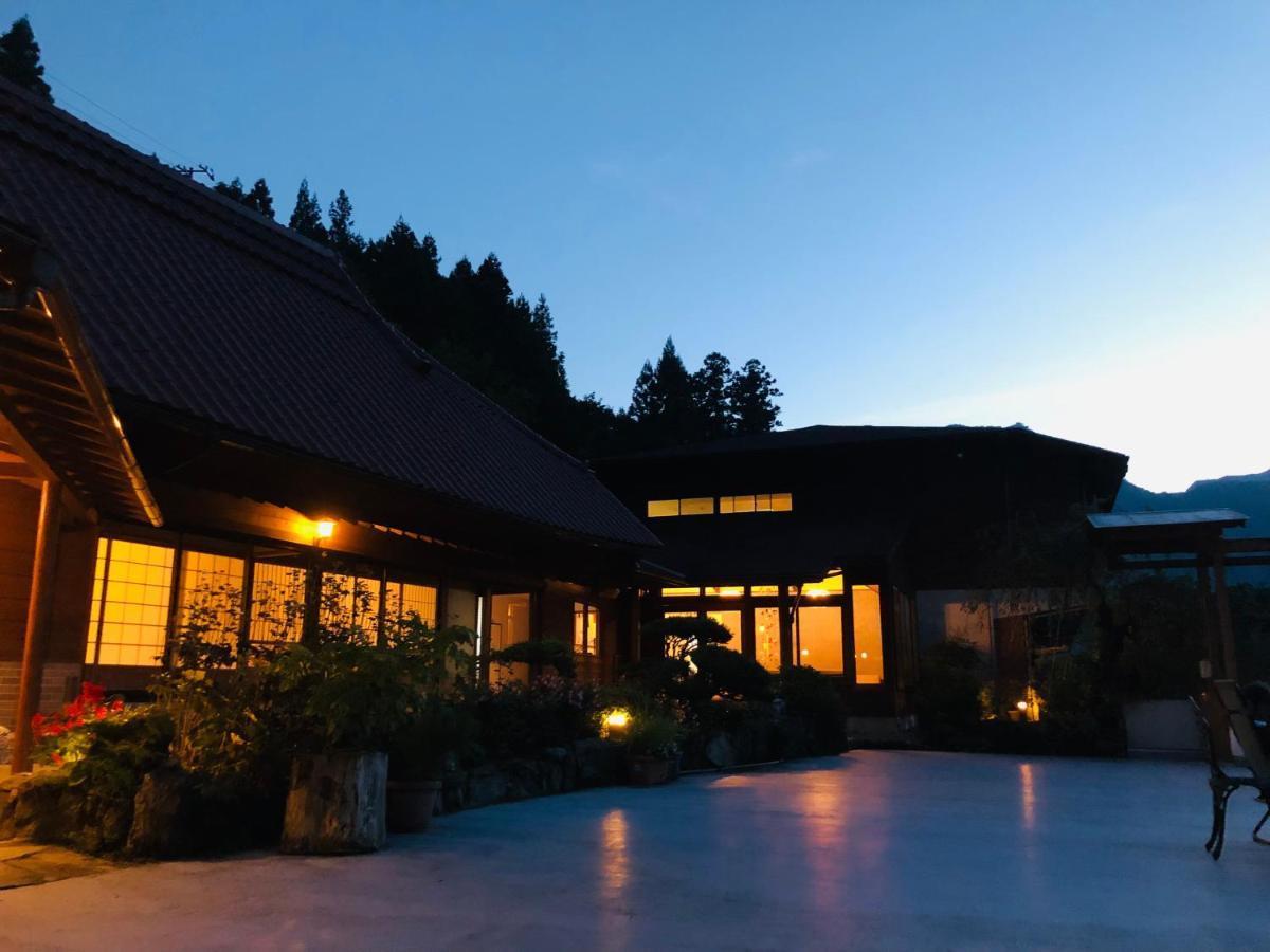 Hotel Kazuraya Miyoshi  Exterior foto